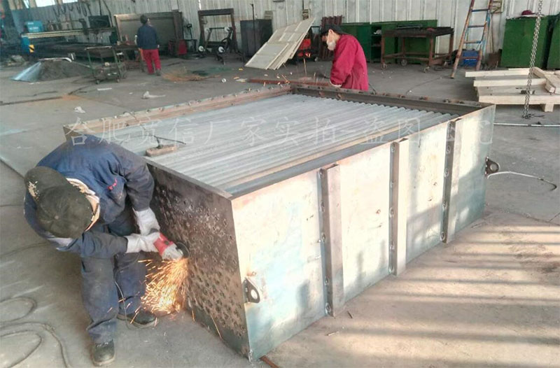 寬信翅片管散熱器生產(chǎn)實(shí)拍圖