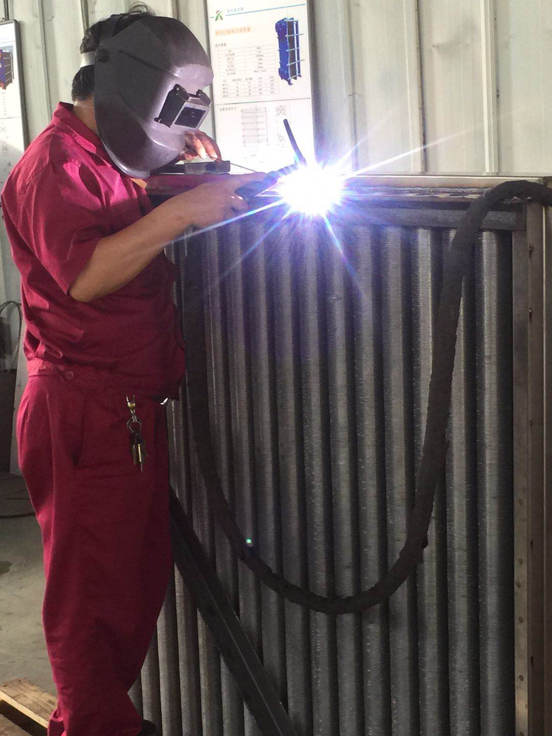 寬信烘干散熱器生產(chǎn)實(shí)拍